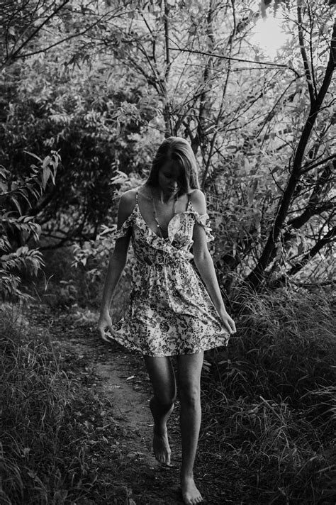 Nude photography in black and white .
